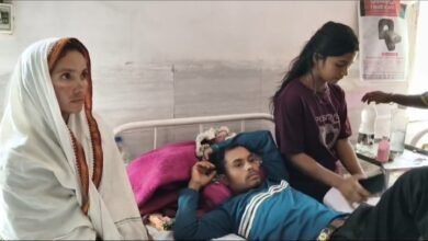 Photo of किकरा तालाब में भीषण सड़क हादसा – 5 की मौत 1 घायल,- मौके पर पहुंचकर कलेक्टर ने बंधाया परिजनों को ढाढस