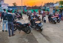 Photo of चाट चौपाटी में बाइक सवार फैला रहे हैं अव्यवस्था – पार्किंग व्यवस्था को लेकर उठ रहे सवाल 