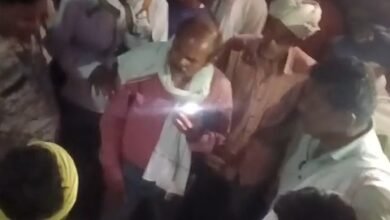 Photo of खाम्हा के टिकरा टोला मे अतिक्रमण हटाने को लेकर विवाद – ग्रामीणों ने किया अधिकारियों का घेराव , sdop की समझाइस के बाद शांत हुआ आक्रोश 