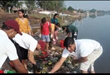 Photo of आज SDM राम बाबू के नेतृत्व में जारी रहा स्वच्छता श्रमदान और मैया अभियान 