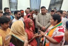 Photo of पेयजल को लेकर बवाल – देवरा के ग्रामीणों ने किया सड़क जाम, पानी दो पानी दो के नारे – ठेकेदार पर ग्रामीणो ने लगाए अभद्रता करने के आरोप