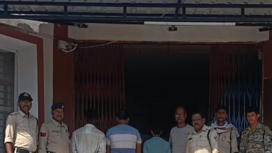 Photo of थाना शाहपुर पुलिस की बड़ी कार्रवाई : 1.75 लाख रुपये से अधिक की अंग्रेजी शराब एवं वाहन जप्त, तीन आरोपी गिरफ्तार