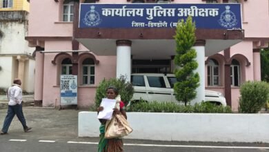Photo of थाने से गायब हो गया 19 वर्षीय युवक – शाहपुर पुलिस की कार्य प्रणाली पर सवाल  नाबालिग के बयान के बाद भी युवक को नहीं छोड़ा, मां ने लगाए गंभीर आरोप