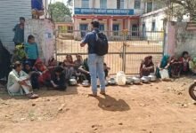 Photo of समनापुर में जल संकट, ग्रामीणों ने बंद किया जनपद गेटः नल कनेक्शन की मांग पर धरने पर बैठे ग्रामीण; अधिकारी बोले-पाइपलाइन का काम जारी