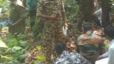 Photo of जंगल में मिला 5 दिनों से लापता 5 वर्षीय मासूम इमरान का शव – परिजनों के साथ ग्रामीणों ने जतायी हत्या की आशंका 