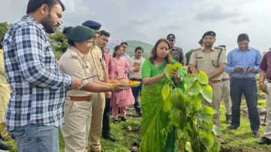 Photo of पौधारोपण के साथ पौधों का संरक्षण भी करें सुनिश्चित : – कलेक्टर श्रीमती अंजू पवन भदौरिया