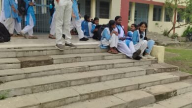 Photo of शाला खुलने के समय घानाघाट हाई स्कूल में मिला ताला, SDM रामबाबू देवांगन ने जताई नाराजगी