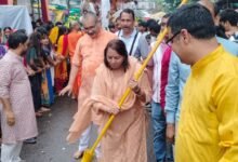 Photo of नगर में श्रद्धा और उल्लास के साथ निकली भगवान श्री जगन्नाथ की भव्य रथयात्रा – कलेक्टर श्रीमती अंजू पवन भदौरिया ने की खुशहाली की कामना, नगरवासियों ने पुष्पवर्षा कर किया स्वागत
