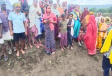 Photo of बरछा गांव के तालाब में दर्दनाक हादसा: नहाने गई दो महिलाएं डूबीं, एक की मौत, दूसरी की युवक ने बचाई जान