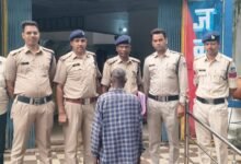 Photo of कोतवाली पुलिस ने किया हत्या कांड का खुलासा – चंद रुपयों के विवाद में पत्नी की पीट-पीटकर हत्या, पति गिरफ्तार- पोस्टमार्टम में तिल्ली फटने से मौत की पुष्टि 