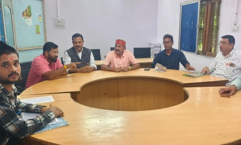 Photo of CMHO कार्यालय में रेडक्रॉस सोसायटी की बैठक संपन्न – जनहित के महत्वपूर्ण विषयों पर चर्चा, प्रधानमंत्री जन औषधि केंद्र को हाईटेक बनाने का प्रस्ताव