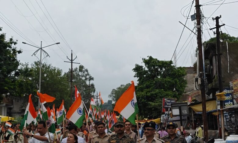 Photo of राष्ट्रभक्ति के रंगों में रंगा डिंडोरी: भव्य तिरंगा यात्रा ने रचा इतिहास