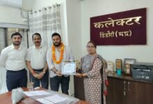 Photo of स्वामित्व योजना: 100 रजिस्ट्री पूर्ण करने पर पटवारी वसीम कुरैशी सम्मानित